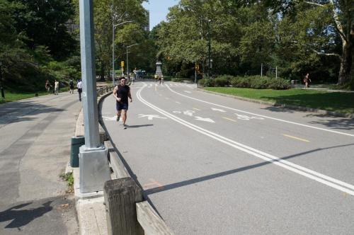 Extra Fussgängerspur